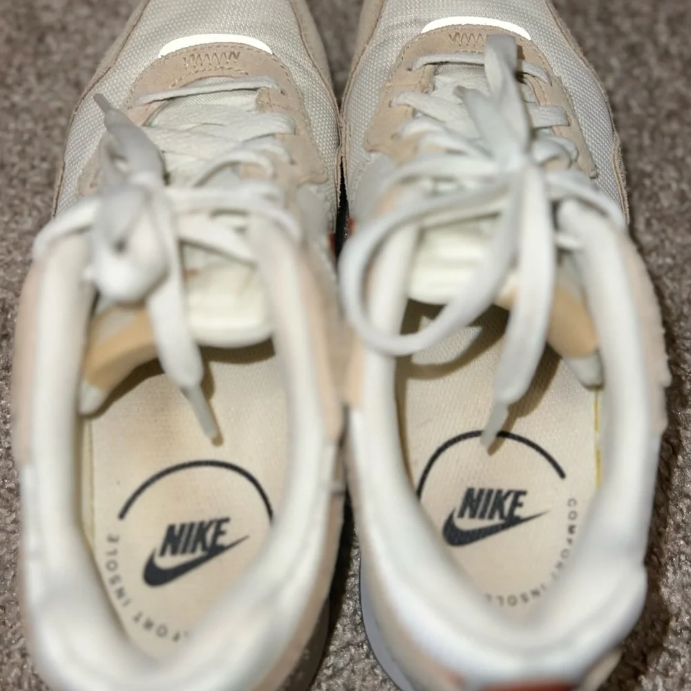 nike sneakers - Picture 4 of 6